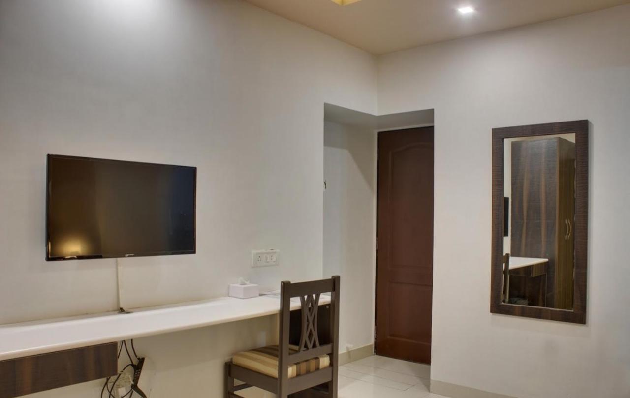 Hotel Galaxy Comforts Mumbai Exterior foto
