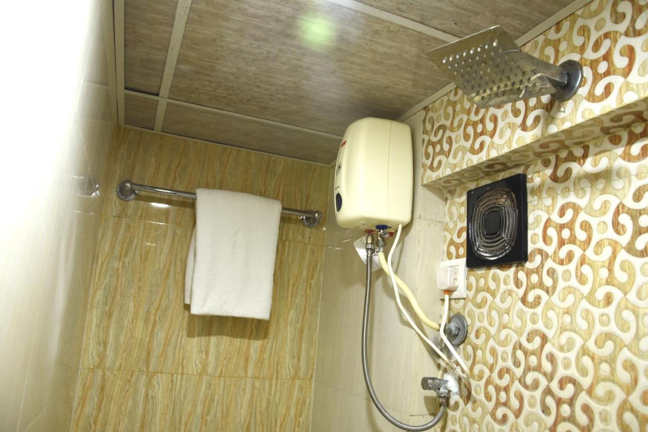 Hotel Galaxy Comforts Mumbai Exterior foto